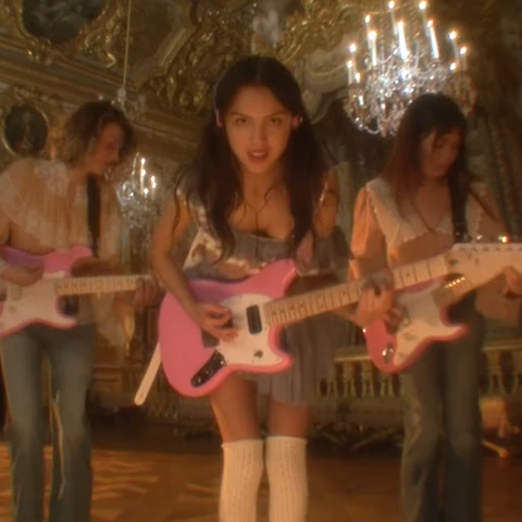 Olivia Rodrigo en el videoclip de 'drop dead' Olivia Rodrigo en el videoclip de 'drop dead'