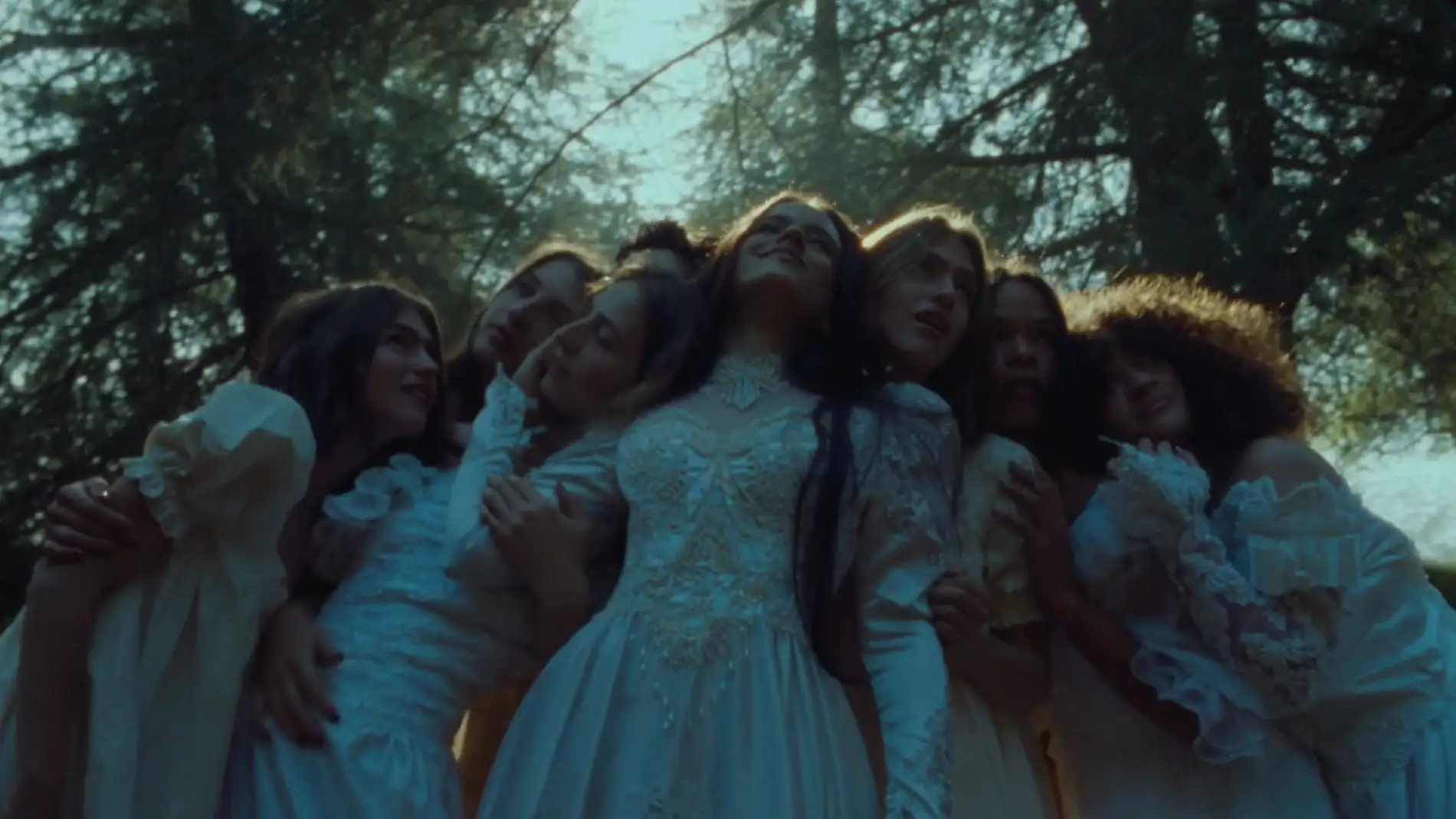 Rosalía en el videoclip de 'Focu 'ranni' Rosalía en el videoclip de 'Focu 'ranni'