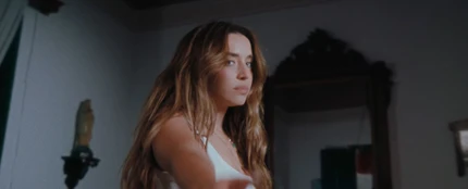 Lola Índigo en el videoclip de 'TUS INICIALES' Lola Índigo en el videoclip de 'TUS INICIALES'