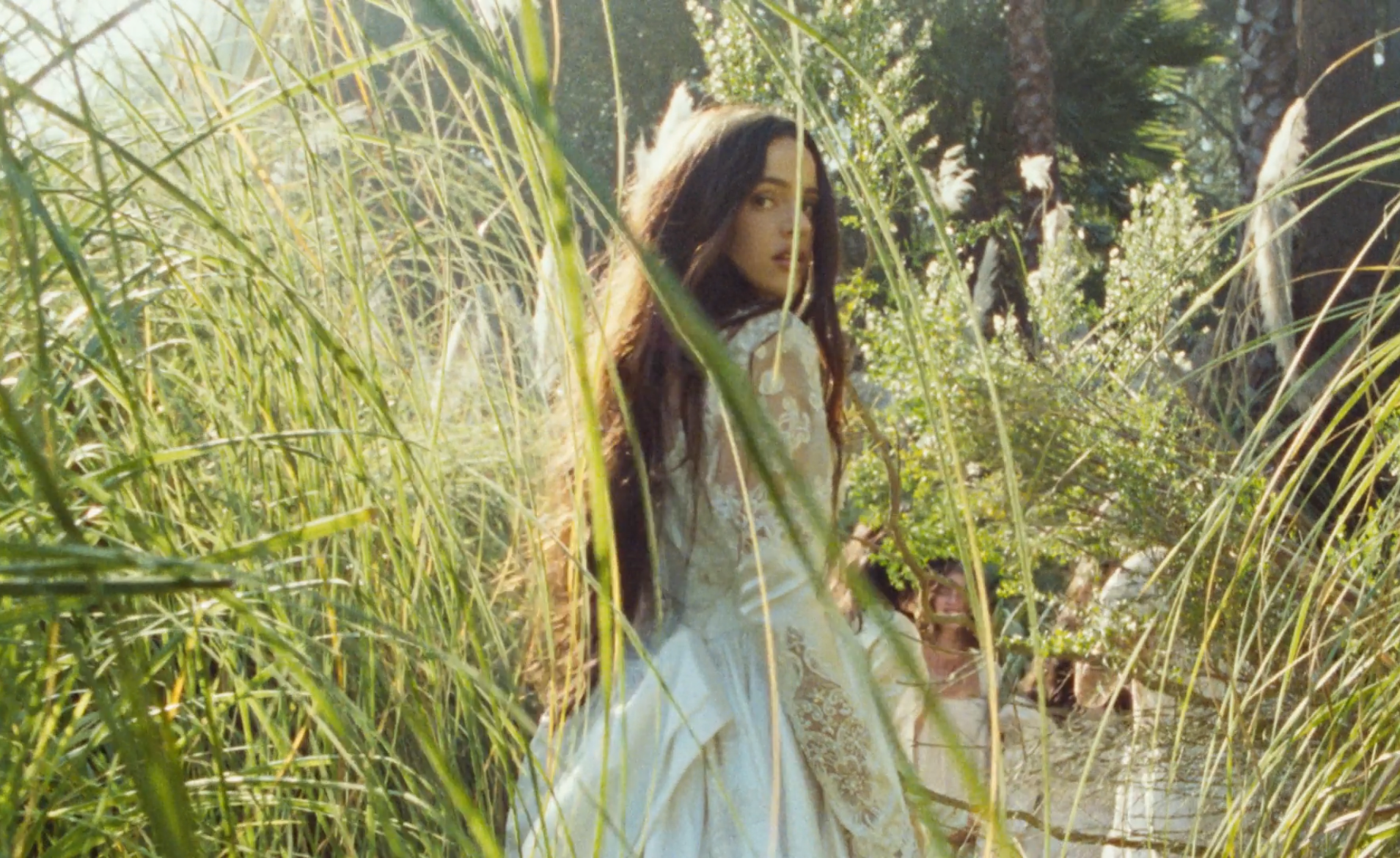 Rosalía en el videoclip de 'Focu 'ranni' Rosalía en el videoclip de 'Focu 'ranni'