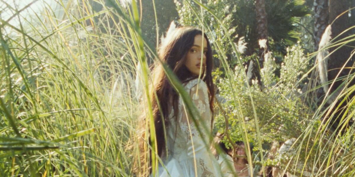 Rosal&iacute;a en el videoclip de 'Focu 'ranni'