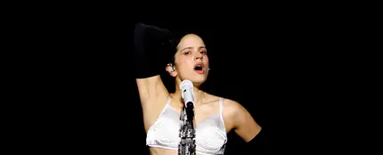 Rosalía en Barcelona cantando 'La Perla' Rosalía en Barcelona cantando 'La Perla'