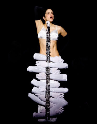 Rosalía en Barcelona cantando 'La Perla'