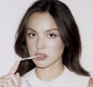 Olivia Rodrigo para la promoción de 'drop dead' Olivia Rodrigo para la promoción de 'drop dead'