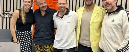 Eva Soriano y Nacho García con Romain, Rubén y Adrià de La Pegatina Eva Soriano y Nacho García con Romain, Rubén y Adrià de La Pegatina