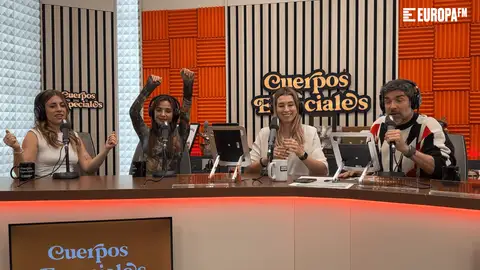 Laura Esquivel y Brenda Asnicar en 'Cuerpos especiales' Laura Esquivel y Brenda Asnicar en 'Cuerpos especiales'