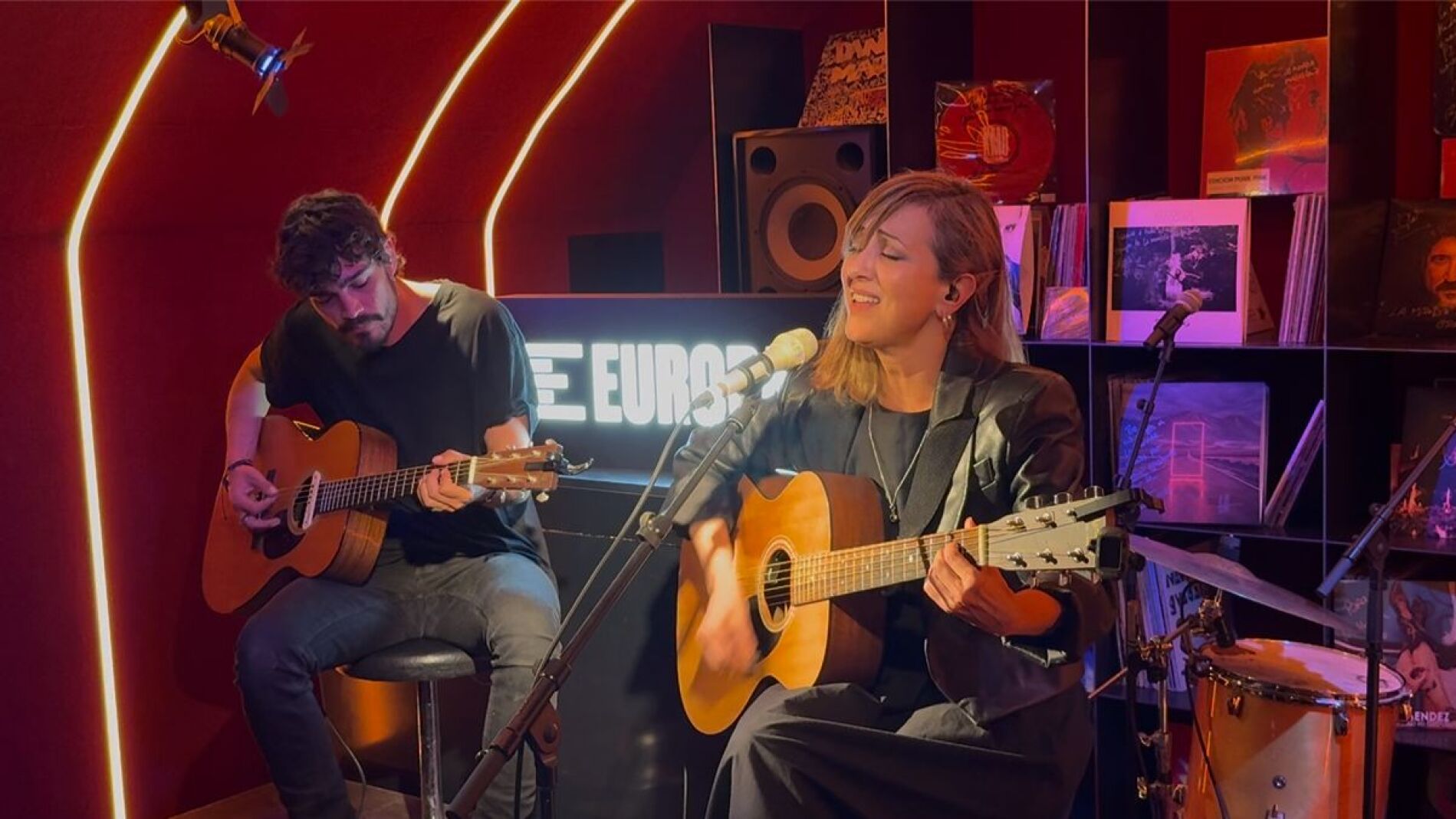 Nena Daconte en Local de Ensayo Europa FM