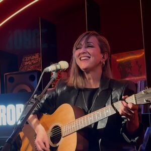 Nena Daconte se deja llevar en Local de Ensayo Europa FM con varias exclusivas Nena Daconte se deja llevar en Local de Ensayo Europa FM con varias exclusivas