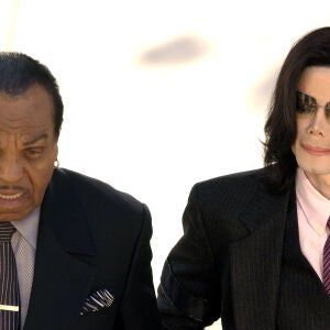 Joseph Jackson y Michael Jackson en 2005 Joseph Jackson y Michael Jackson en 2005