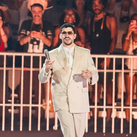 Bad Bunny en São Paulo, con la grada 'Los Vecinos' detrás