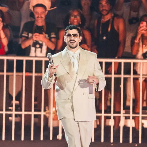Bad Bunny en São Paulo, con la grada 'Los Vecinos' detrás Bad Bunny en São Paulo, con la grada 'Los Vecinos' detrás