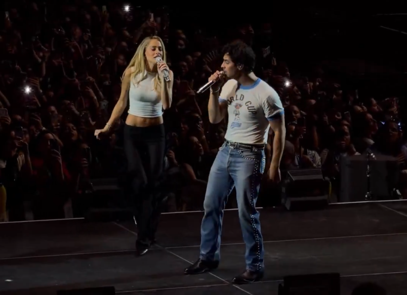 Tini cantando 'This is Me' con Joe Jonas en Argentina Tini cantando 'This is Me' con Joe Jonas en Argentina