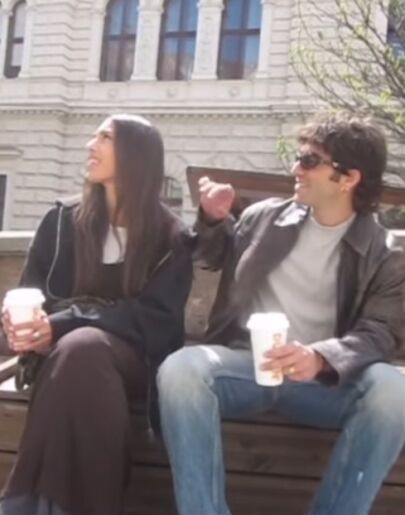 Álvaro de Luna y Jelen Patiño, en el videoclip de 'Hasta el amanecer'.