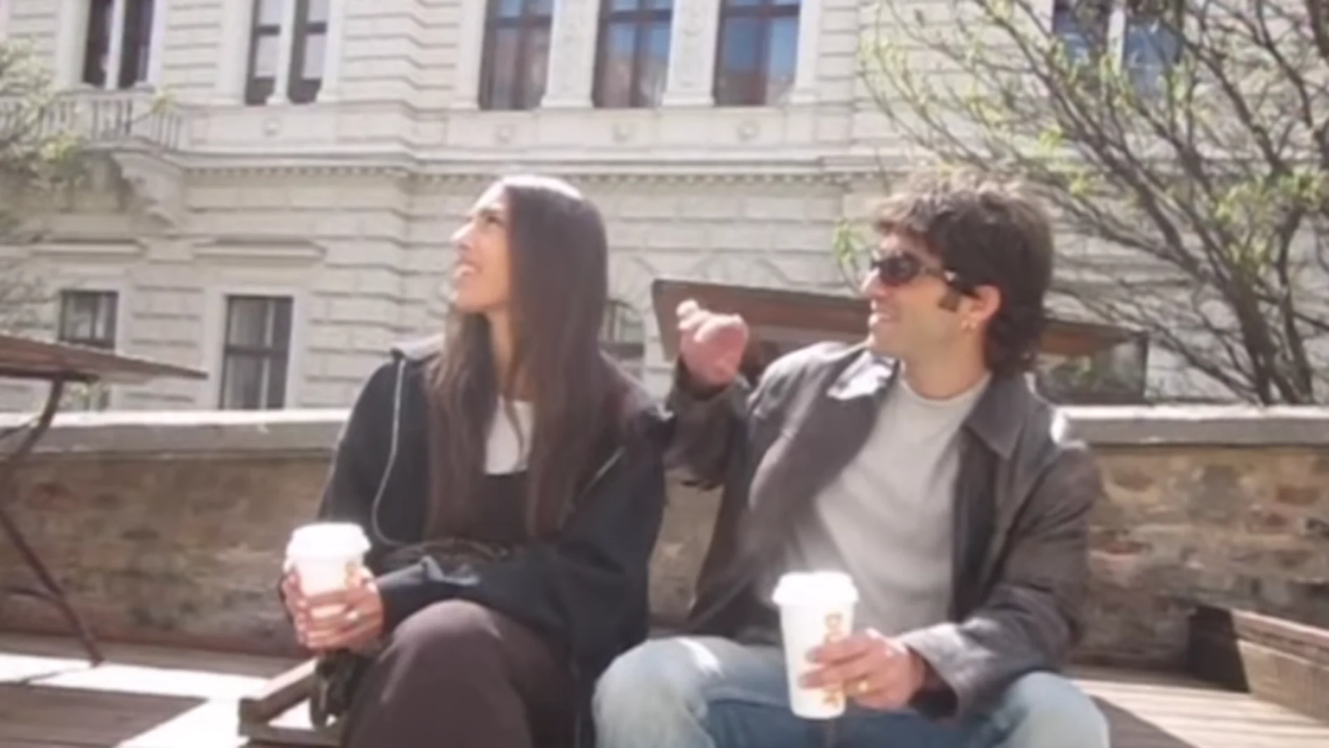 Álvaro de Luna y Jelen Patiño, en el videoclip de 'Hasta el amanecer'. Álvaro de Luna y Jelen Patiño, en el videoclip de 'Hasta el amanecer'.