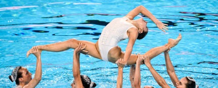 El equipo de nataci&oacute;n sincronizada de Espa&ntilde;a compitiendo en Singapur en 2025