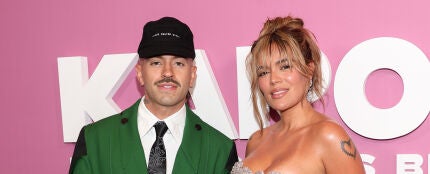 Feid y Karol G en el visionado de 'Karol G: Tomorrow Was Beautiful'