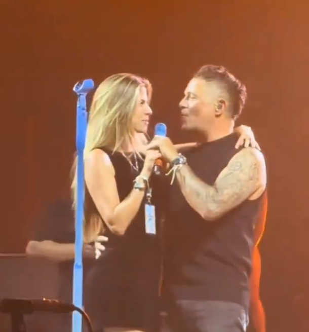 Alejandro Sanz y Stephanie Cayo cantando 'Corazón partío' en Las Vegas Alejandro Sanz y Stephanie Cayo cantando 'Corazón partío' en Las Vegas