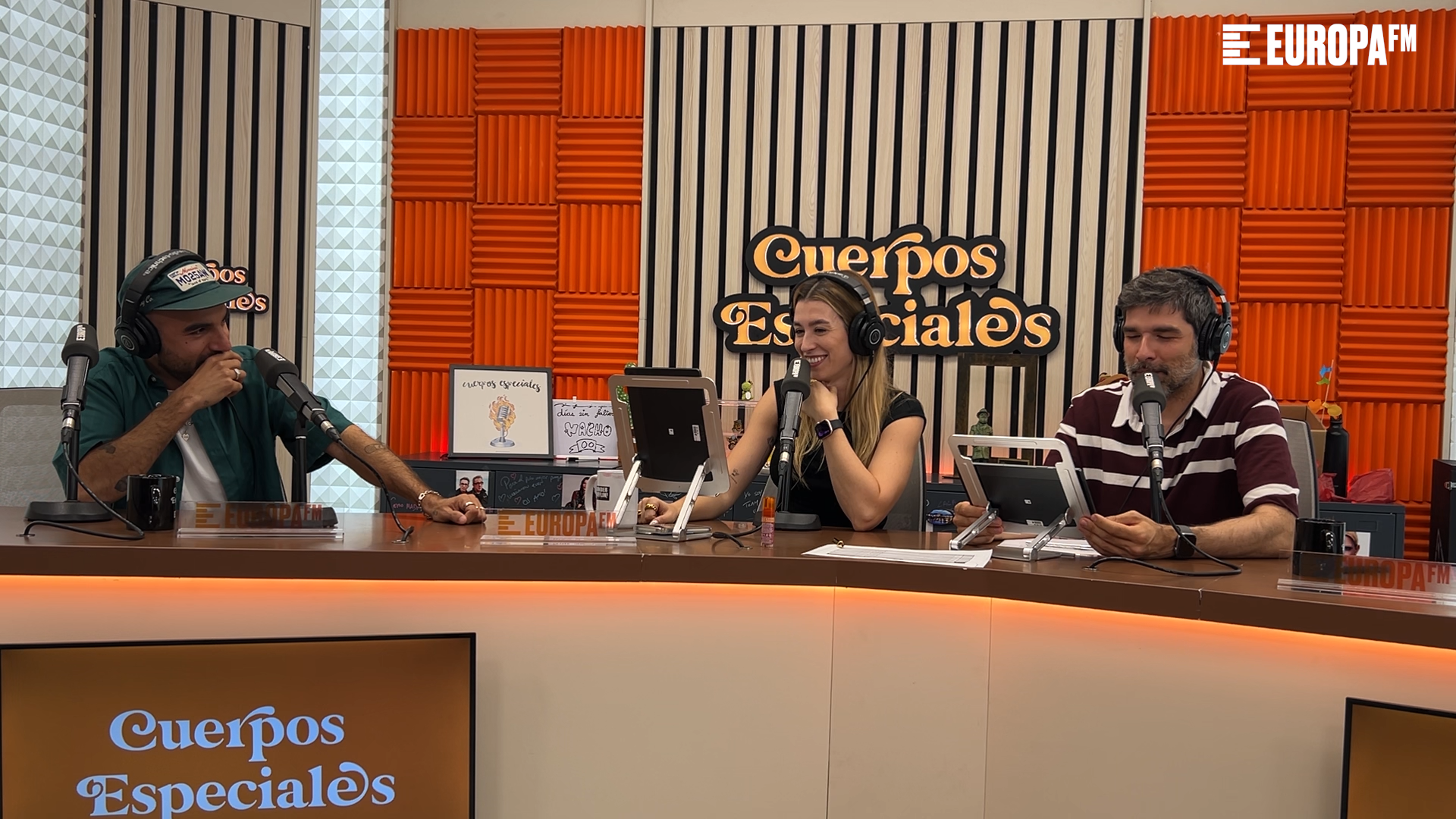Nil Moliner, con Eva Soriano y Nacho García en 'Cuerpos especiales' Nil Moliner, con Eva Soriano y Nacho García en 'Cuerpos especiales'