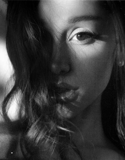 Ariana Grande para la promoción de 'hate that I made you love me'