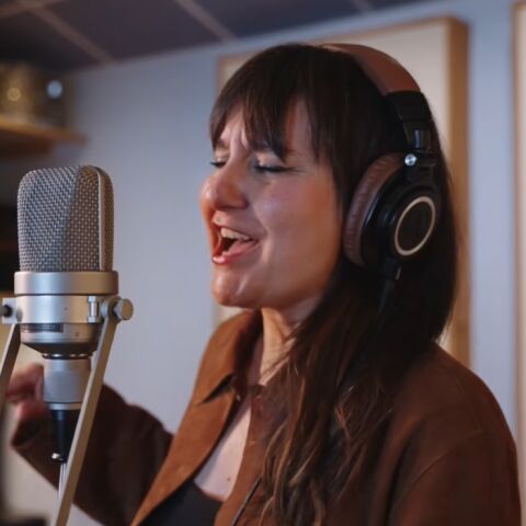 Amaral en el videoclip de 'No Quiero Más Canciones Tristes'