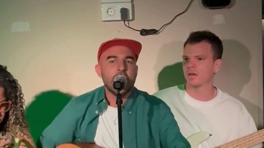 Nil Moliner cantando 'Tu Cuerpo en Braille'
