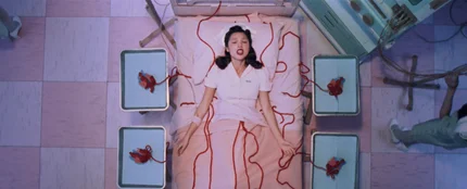 Olivia Rodrigo en el videolcip de 'the cure' Olivia Rodrigo en el videolcip de 'the cure'