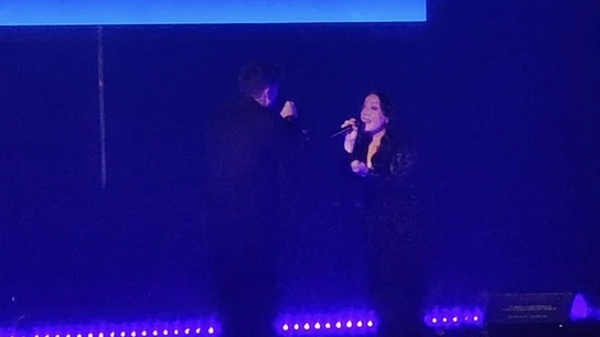 Pablo Alborán y Carla Morrison cantan 'Te regalo' Pablo Alborán y Carla Morrison cantan 'Te regalo'