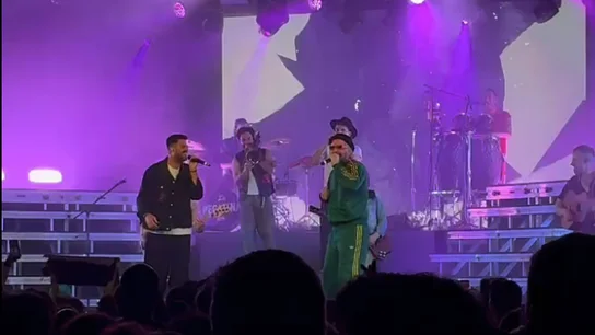 La Pegatina cantando 'Impura' La Pegatina cantando 'Impura'