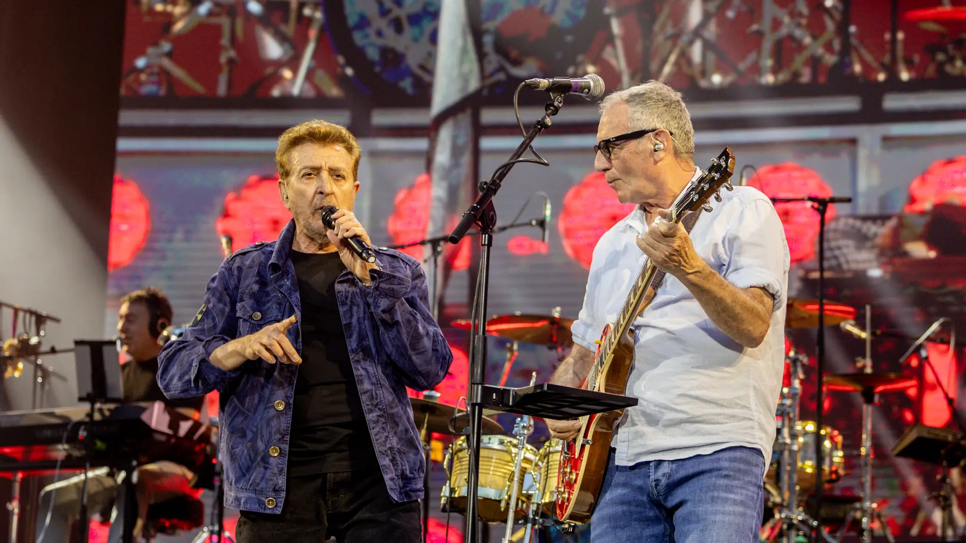 Manolo García y Quimi Portet, de El Último de la Fila, en el Metropolitano de Madrid Manolo García y Quimi Portet, de El Último de la Fila, en el Metropolitano de Madrid