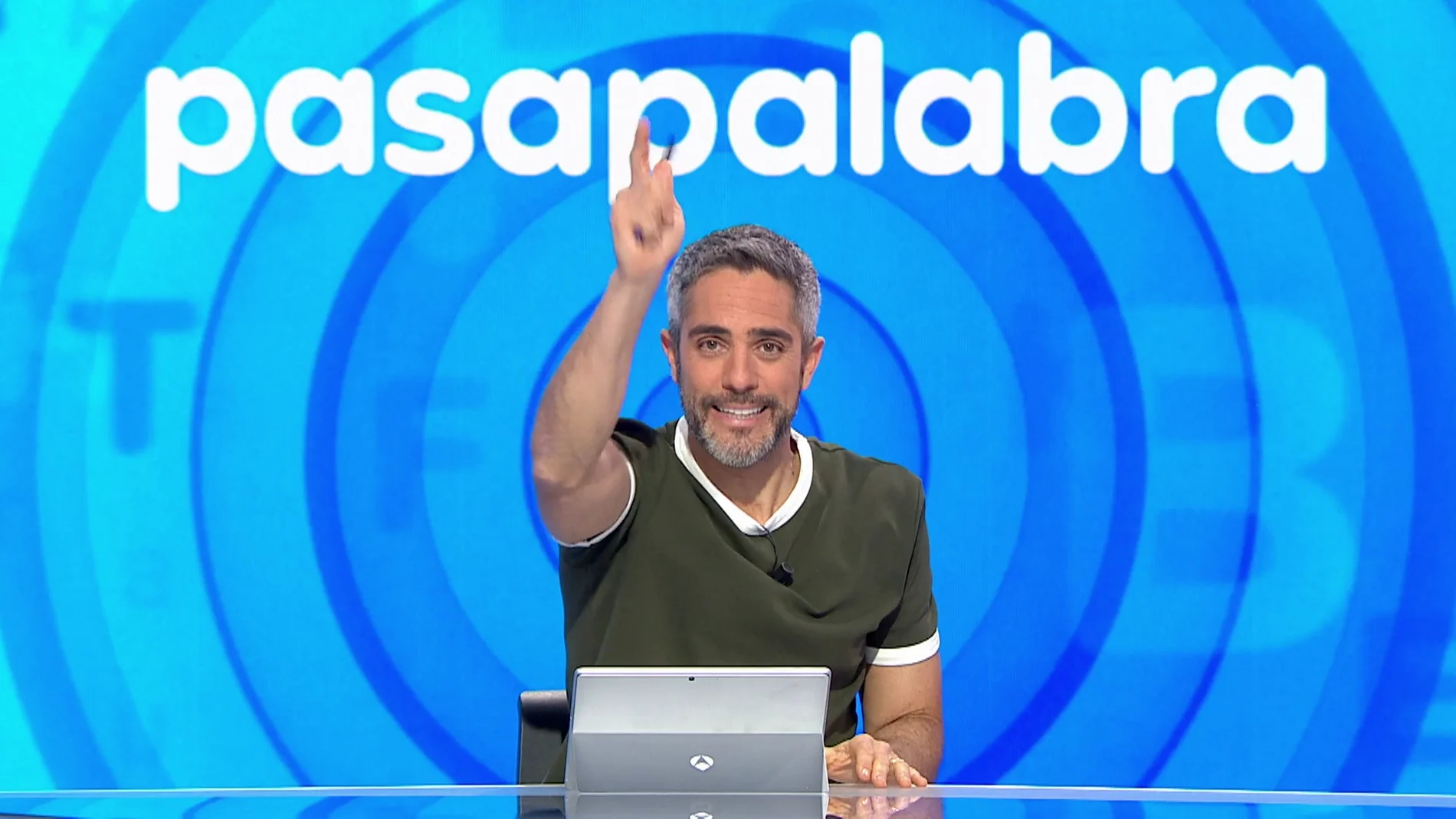El ‘parto’ de Michelle Calvó en La Pista: ¡con lo fácil que Roberto Leal le pone la canción! El ‘parto’ de Michelle Calvó en La Pista: ¡con lo fácil que Roberto Leal le pone la canción!