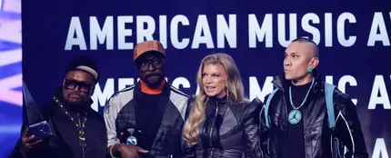 Black Eyed Peas y Fergie recogiendo su premio en los AMAs 2026 Black Eyed Peas y Fergie recogiendo su premio en los AMAs 2026