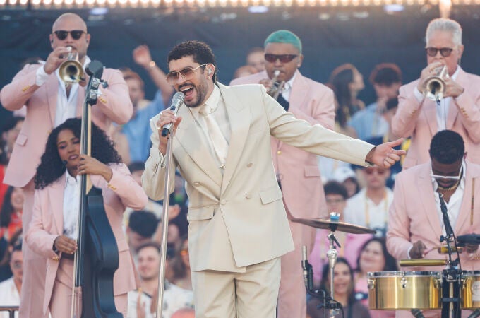 Bad Bunny actuando en el Estadi Olimpic Lluis Companys de Barcelona