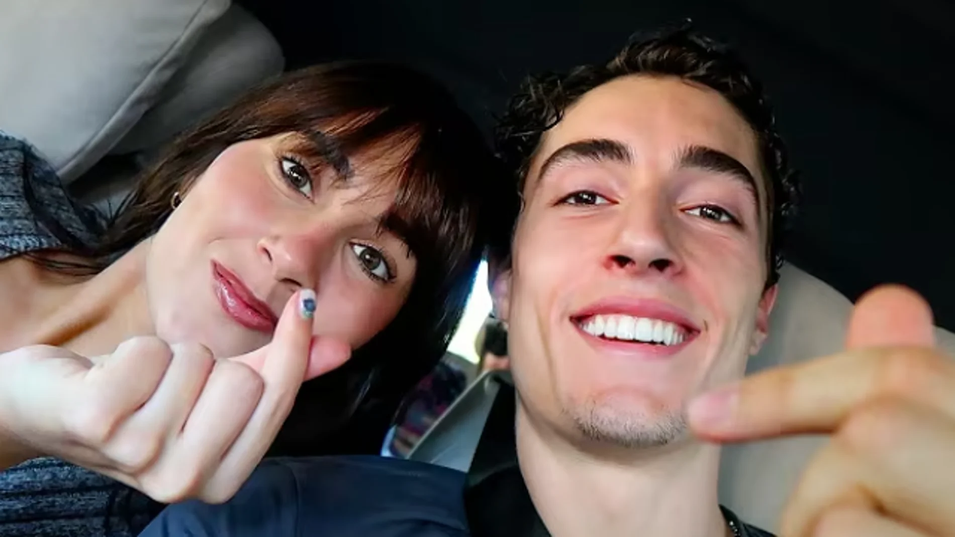 Del 'ataque' de celos de Plex al escenario en detalle de 'Cuarto azul' de Aitana: los mejores momentos del vlog de la pareja Del 'ataque' de celos de Plex al escenario en detalle de 'Cuarto azul' de Aitana: los mejores momentos del vlog de la pareja