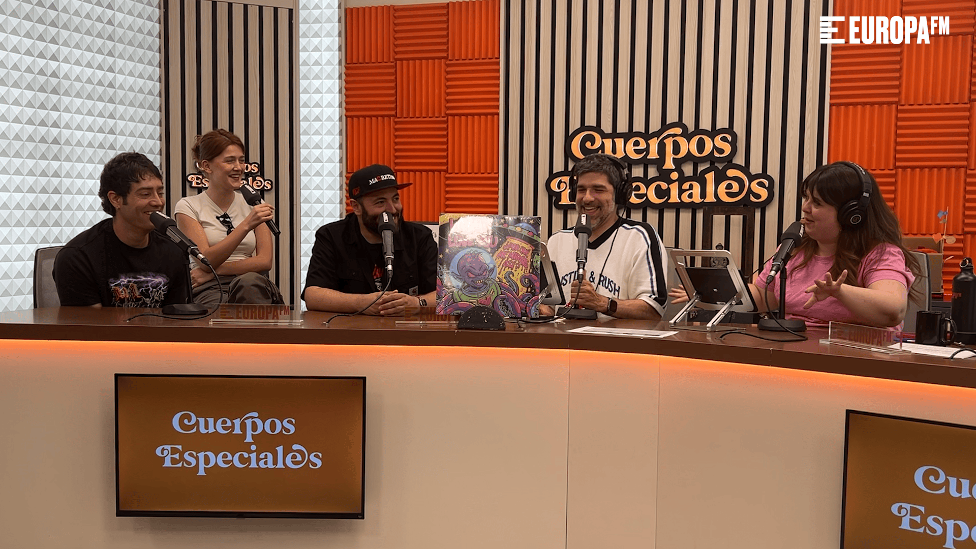 Paco Roca con Eva Soriano y Nacho García en Cuerpos especiales Paco Roca con Eva Soriano y Nacho García en Cuerpos especiales