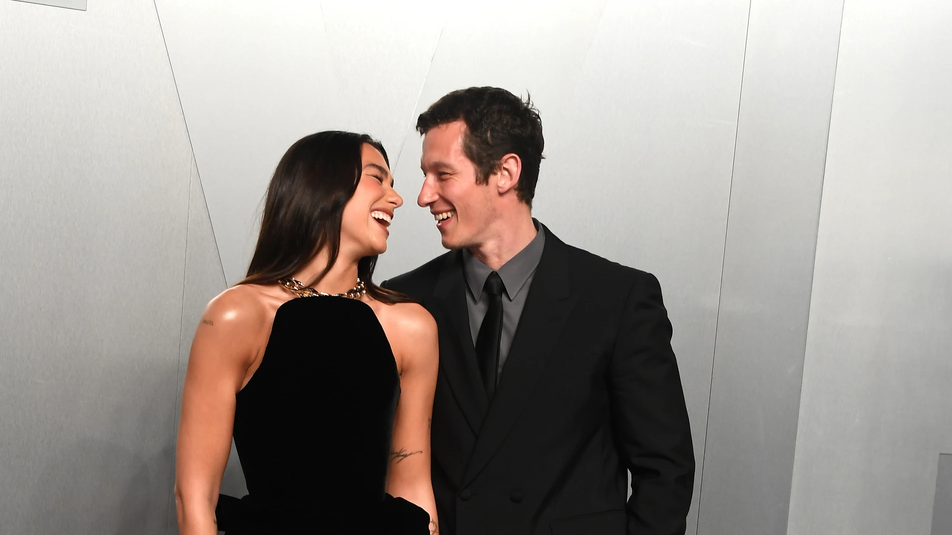 Dua Lipa y Callum Turner Dua Lipa y Callum Turner
