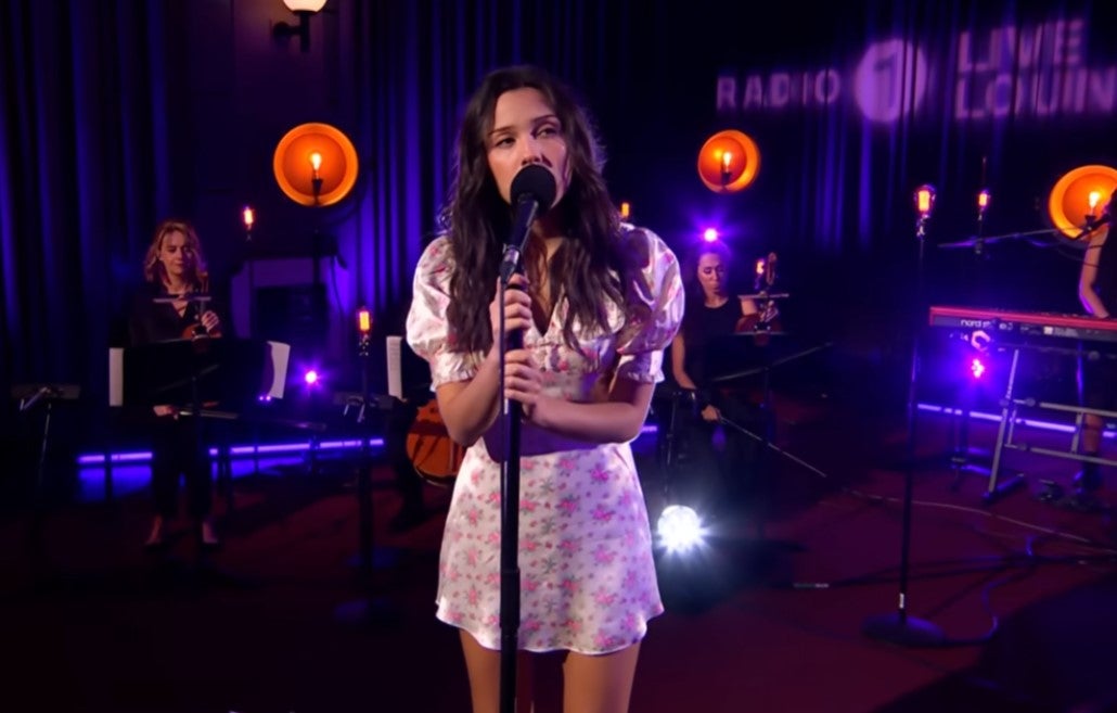 Olivia Rodrigo canta 'The cure' en Live Lounge Olivia Rodrigo canta 'The cure' en Live Lounge