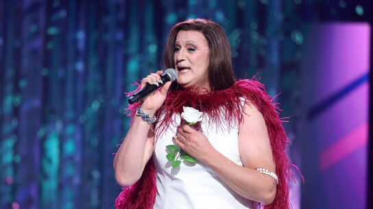 ¡Irreconocible! Jesulín de Ubrique sorprende como Daniela Romo con ‘Yo no te pido la luna’