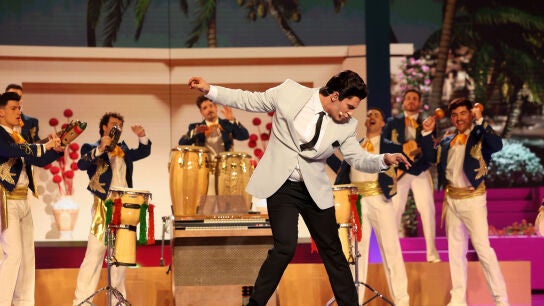 JKbello emula a Elvis Presley con ‘Bossa nova baby’