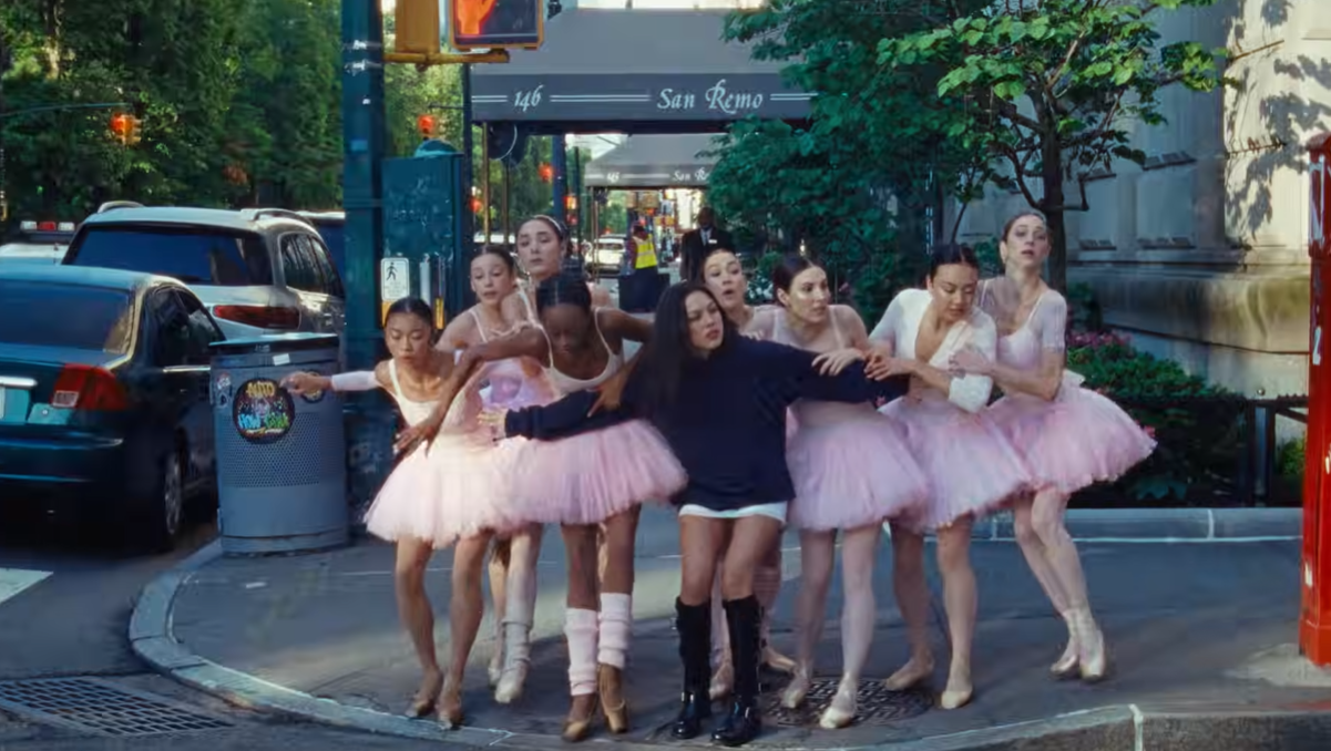 Olivia Rodrigo en el videoclip de 'Stupid Song' Olivia Rodrigo en el videoclip de 'Stupid Song'