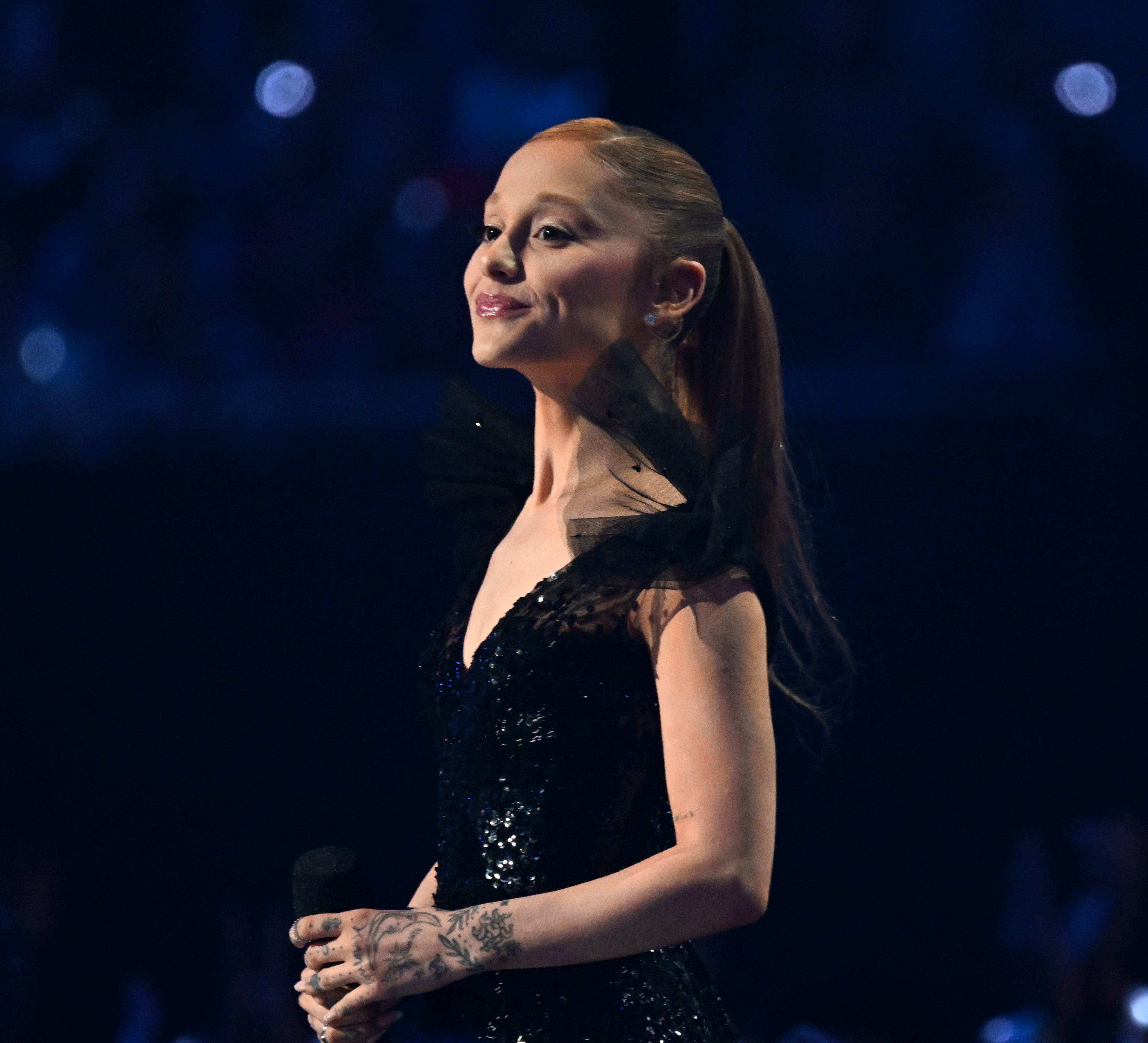Ariana Grande se emociona durante su concierto en Los Ángeles por el cariño de sus fans Ariana Grande se emociona durante su concierto en Los Ángeles por el cariño de sus fans