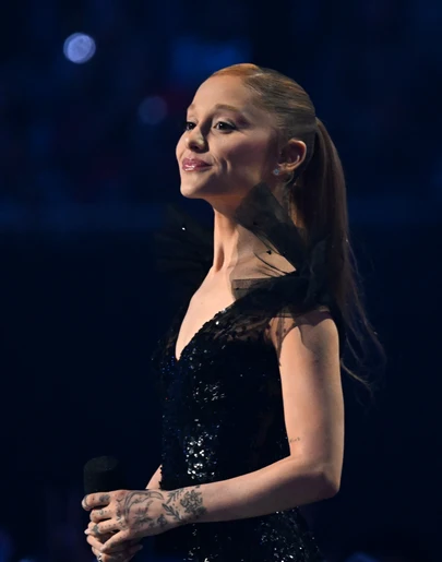 Ariana Grande se emociona durante su concierto en Los Ángeles por el cariño de sus fans Ariana Grande se emociona durante su concierto en Los Ángeles por el cariño de sus fans