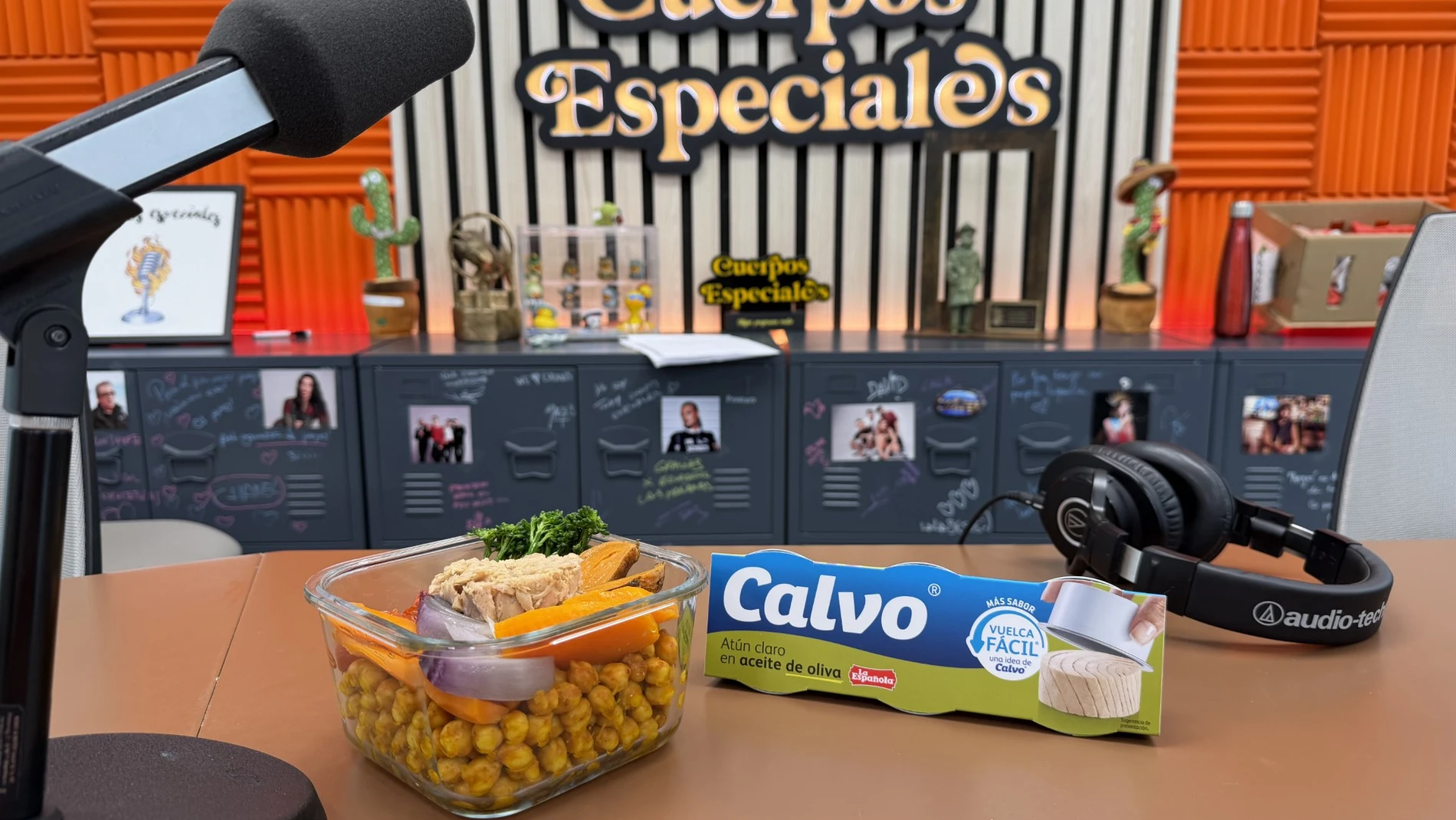Ensalada de garbanzos con verduras asadas y vinagreta de yogur con atún claro Calvo en aceite de oliva Ensalada de garbanzos con verduras asadas y vinagreta de yogur con atún claro Calvo en aceite de oliva
