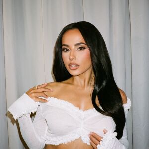 Becky G habla de su amistad con Karol G: Becky G habla de su amistad con Karol G: