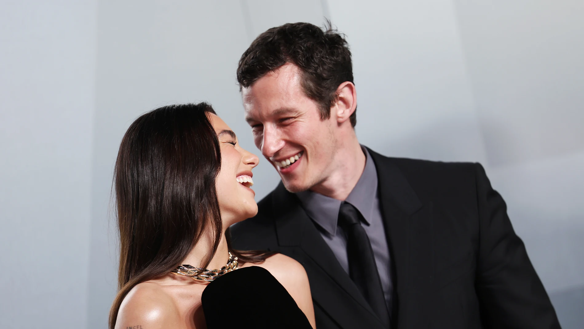 Dua Lipa y Callum Turner Dua Lipa y Callum Turner