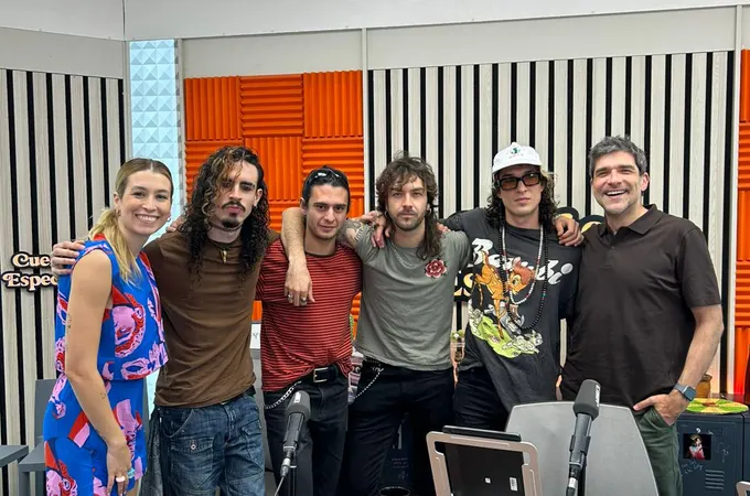 Ultraligera visita a Eva Soriano y Nacho García en 'Cuerpos especiales' Ultraligera visita a Eva Soriano y Nacho García en 'Cuerpos especiales'