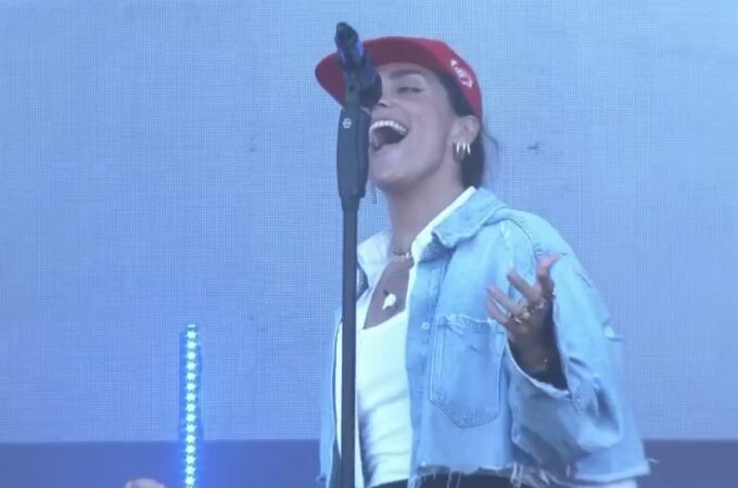 Ana Legazpi, en el concierto de Europa FM en las Fiestas de San Juan y San Pedro en León.