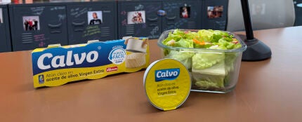 Rollitos de lechuga con at&uacute;n claro en aceite de oliva virgen extra Calvo