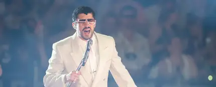 El cantante puertorriqueño Bad Bunny, en uno de los conciertos de la gira 'DeBÍ TiRAR MáS FOToS'. El cantante puertorriqueño Bad Bunny, en uno de los conciertos de la gira 'DeBÍ TiRAR MáS FOToS'.