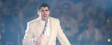 El cantante puertorriqueño Bad Bunny, en uno de los conciertos de la gira 'DeBÍ TiRAR MáS FOToS'. El cantante puertorriqueño Bad Bunny, en uno de los conciertos de la gira 'DeBÍ TiRAR MáS FOToS'.