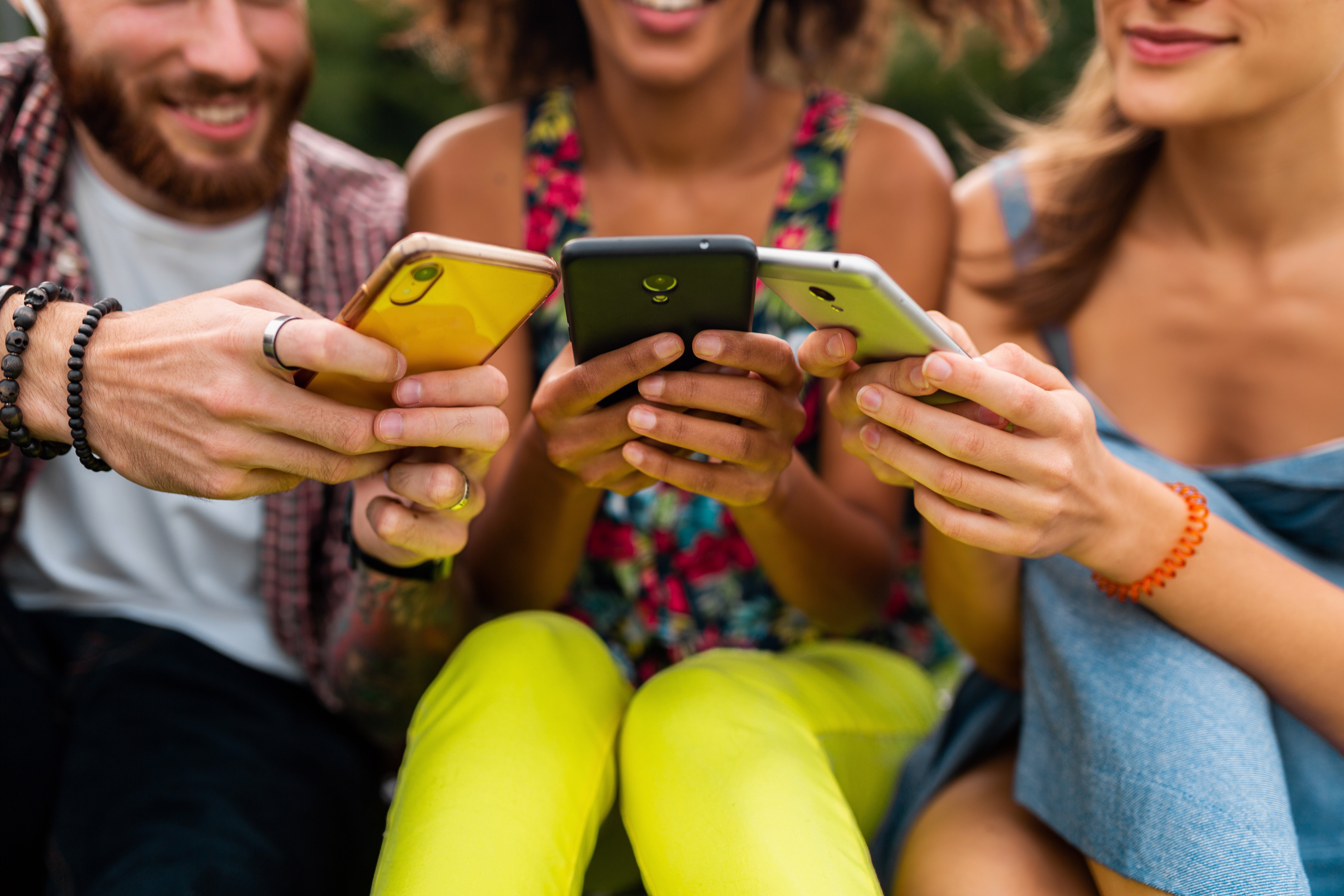 Un grupo de WhatsApp que cambia de nombre según el restaurante al que van